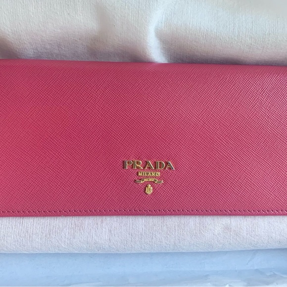 Authentic Prada wallet on chain - Picture 2 of 6